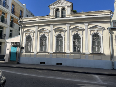 Москва, ЦАО, Хлебный переулок, 22с1 / Продажа 1-ого этажа особняка 300 м2