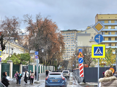 Большая Бронная 11 - 14,3 кв. м. /  Аренда торгового помещения у Патриков