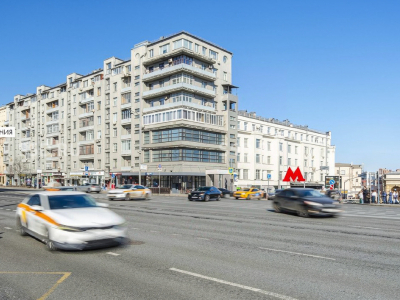 Москва, ЦАО, ул. Земляной Вал, д. 25 / 41,7 кв.м. / Продажа торгового помещения на Садовом кольце