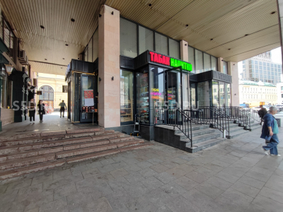Москва, ЦАО, район Арбат, Карманицкий переулок, 9/ 26.4кв.м./ Продажа торгового помещения с арендатором Табак